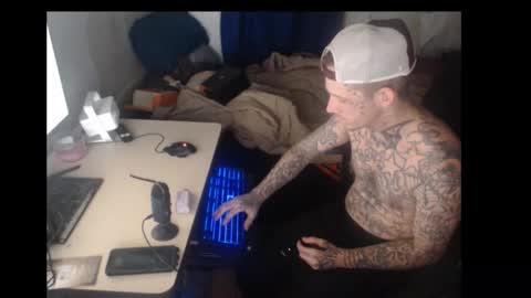 Snapshot of jake265897 chatting on December 5, 6:44 am showingitoff online show from December 5, 6:44 am