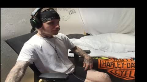 showingitoff online show from March 7, 7:38 am