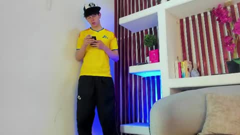 Snapshot of jake_cruzz chatting on June 18, 4:35 am Jake online show from June 18, 4:35 am