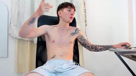 Snapshot of jake_kyle chatting on November 29, 2:25 am Jake online show from November 29, 2:25 am