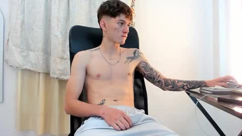 Snapshot of jake_kyle chatting on December 2, 1:55 am Jake online show from December 2, 1:55 am