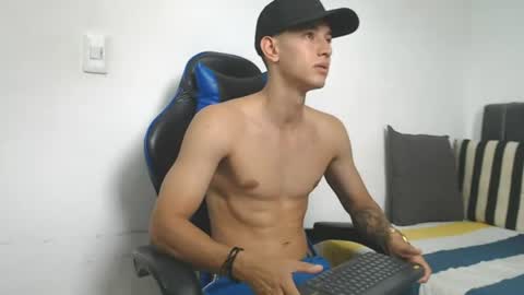 Snapshot of jake_shadow14 chatting on June 30, 5:47 pm Hi guys im new 3 online show from June 30, 5:47 pm