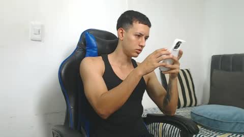 Snapshot of jake_shadow14 chatting on July 9, 5:50 pm Hi guys im new 3 online show from July 9, 5:50 pm