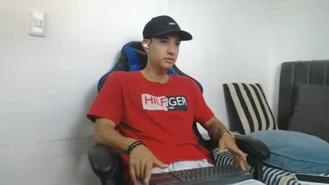 Snapshot of jake_shadow14 chatting on July 16, 6:14 pm Hi guys im new 3 online show from July 16, 6:14 pm
