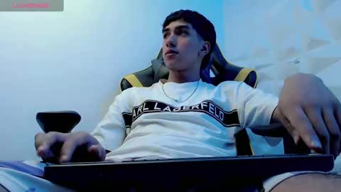 jake_tripp online show from December 14, 4:45 am