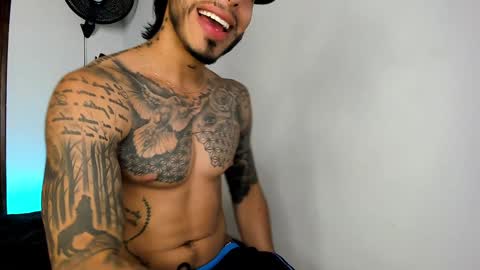 Snapshot of jakee_brown chatting on January 15, 1:56 am Santiago online show from January 15, 1:56 am