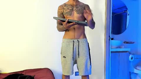 Snapshot of jakee_brown chatting on February 11, 6:19 am Santiago online show from February 11, 6:19 am