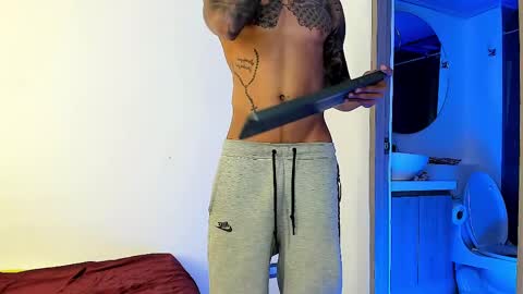 Snapshot of jakee_brown chatting on February 11, 12:27 pm Santiago online show from February 11, 12:27 pm