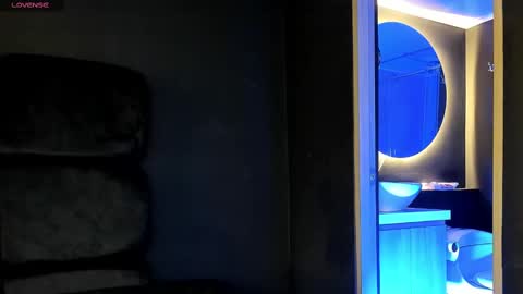 Snapshot of jakee_brown chatting on March 7, 2:34 pm Santiago online show from March 7, 2:34 pm