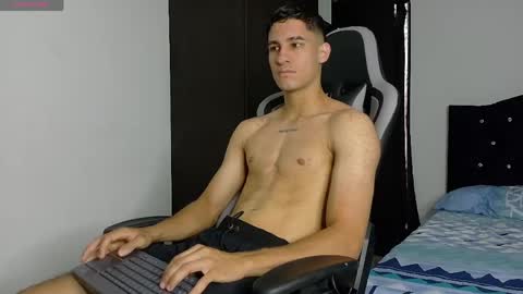 Snapshot of jakemonroe1 chatting on April 21, 4:01 pm JakeMonroe online show from April 21, 4:01 pm