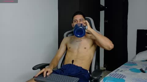 Snapshot of jakemonroe1 chatting on May 20, 2:23 pm JakeMonroe online show from May 20, 2:23 pm