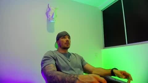 jakestone_1 online show from May 9, 7:19 pm