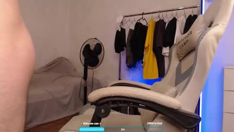 Snapshot of jame_flow chatting on November 9, 10:24 am Hey there Im Jame online show from November 9, 10:24 am