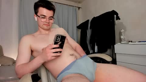 Snapshot of jame_flow chatting on May 8, 8:14 pm Hey there Im Jame online show from May 8, 8:14 pm