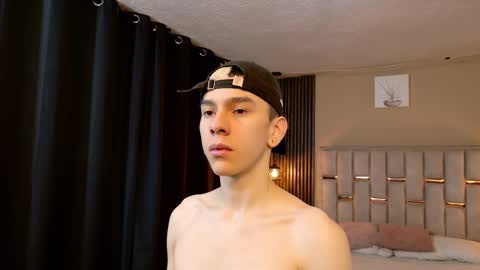 james_adamss_ online show from February 21, 11:33 am