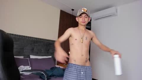 JAMES AND LILIE online show from January 17, 3:33 am