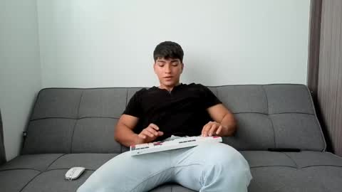 james_silva1 online show from April 22, 4:41 pm