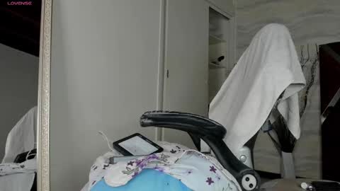 jamesdekker online show from September 25, 8:29 am