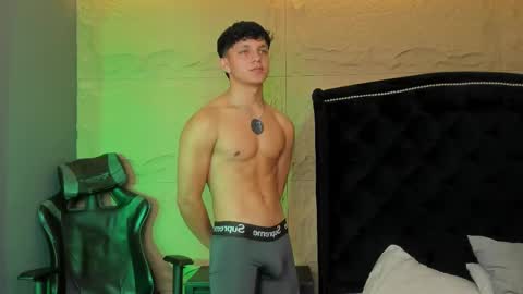 jamesgolden_ online show from November 27, 2:52 pm