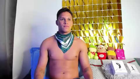 Snapshot of jamesowenn chatting on December 18, 5:35 am James Owenn online show from December 18, 5:35 am