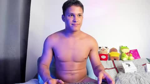 Snapshot of jamesowenn chatting on January 10, 6:04 am James Owenn online show from January 10, 6:04 am