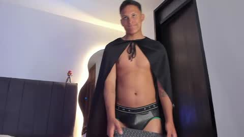 Snapshot of jamesowenn chatting on May 4, 1:45 am James Owenn online show from May 4, 1:45 am