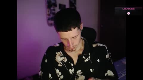 Snapshot of jamesss____ chatting on November 27, 9:39 pm jamesss____ online show from November 27, 9:39 pm