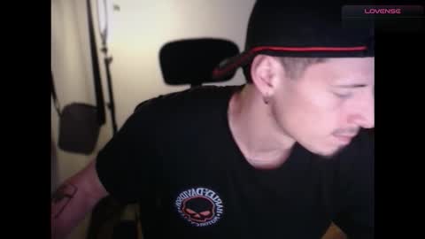 Snapshot of jamesss____ chatting on December 5, 7:21 pm jamesss____ online show from December 5, 7:21 pm