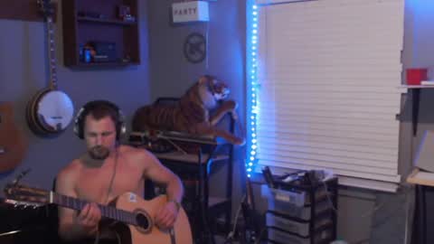 Snapshot of jameswebbscope chatting on May 12, 8:33 am Jameswebbscope online show from May 12, 8:33 am