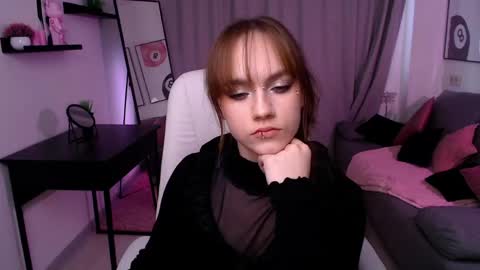 jamie_chung online show from April 13, 3:01 am