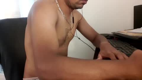 Snapshot of jamielonnas chatting on April 27, 4:21 am Jamie Lonnas online show from April 27, 4:21 am