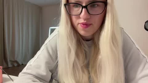 Snapshot of jamikaweicht chatting on June 6, 9:30 pm Nicole online show from June 6, 9:30 pm