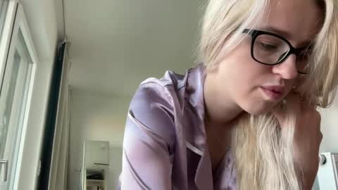 Snapshot of jamikaweicht chatting on June 8, 7:31 am Nicole online show from June 8, 7:31 am