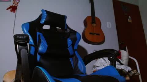Snapshot of jammes_owen chatting on June 10, 4:12 am Jammes. online show from June 10, 4:12 am