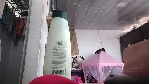 janariivera1 online show from April 14, 3:07 pm