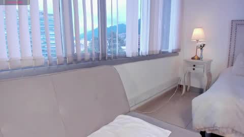 Snapshot of jane_es chatting on December 17, 1:49 pm JANE online show from December 17, 1:49 pm