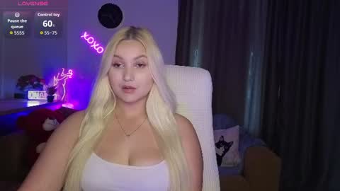 Snapshot of janemiss chatting on June 14, 9:44 am Jane online show from June 14, 9:44 am