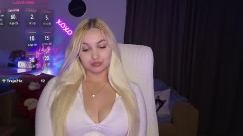Snapshot of janemiss chatting on June 15, 7:38 pm Jane online show from June 15, 7:38 pm