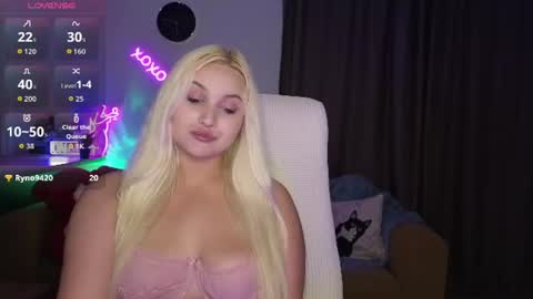Snapshot of janemiss chatting on June 20, 10:45 pm Jane online show from June 20, 10:45 pm