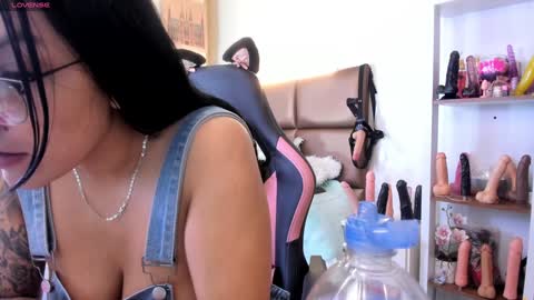 Snapshot of janette_rider_ chatting on January 30, 9:36 am Janette online show from January 30, 9:36 am