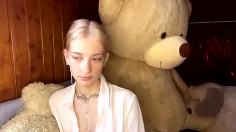 Snapshot of janicesivertsen chatting on June 29, 8:09 am Elsa online show from June 29, 8:09 am