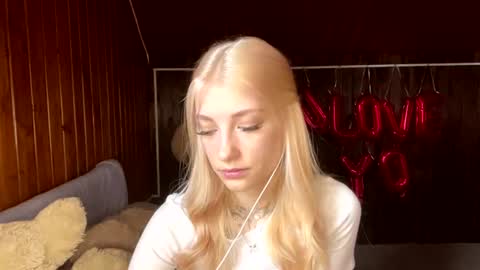 Snapshot of janicesivertsen chatting on July 4, 8:09 am Elsa online show from July 4, 8:09 am