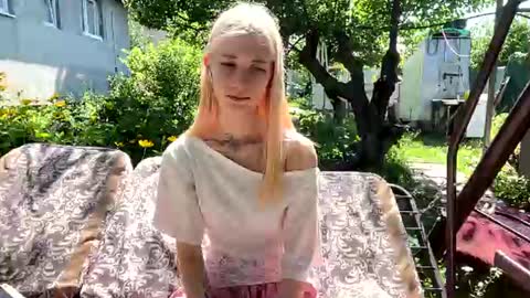 Snapshot of janicesivertsen chatting on August 1, 8:35 am Elsa online show from August 1, 8:35 am