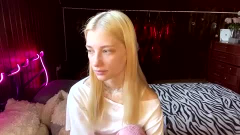 Snapshot of janicesivertsen chatting on August 2, 8:13 am Elsa online show from August 2, 8:13 am