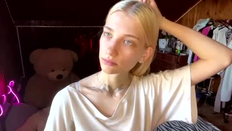 Snapshot of janicesivertsen chatting on August 3, 9:04 am Elsa online show from August 3, 9:04 am