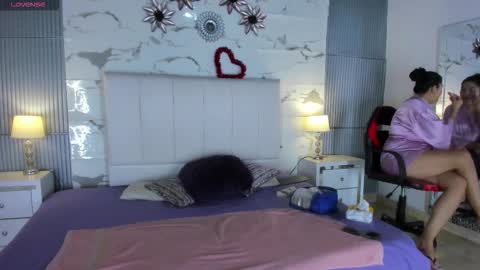 janick_baker online show from November 15, 12:02 pm