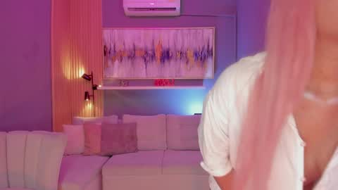 Janinne  online show from April 15, 11:39 am