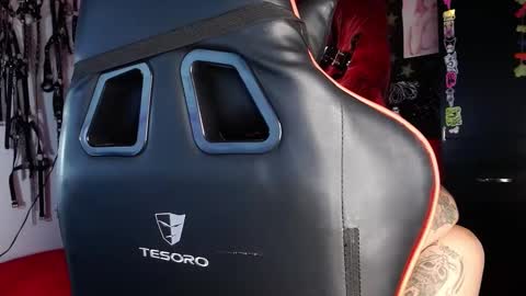 Snapshot of janna_ink chatting on December 24, 4:11 am online show from December 24, 4:11 am