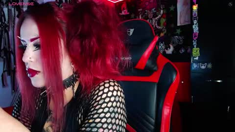 Snapshot of janna_ink chatting on January 7, 11:24 pm online show from January 7, 11:24 pm