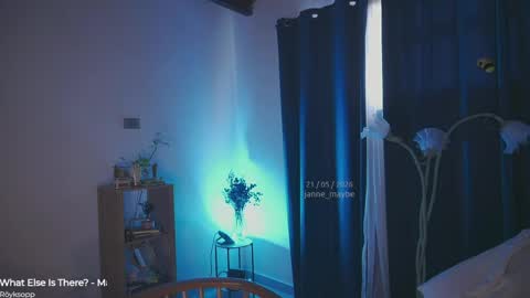 Snapshot of janne_maybe chatting on May 21, 2:35 pm jmaybe e online show from May 21, 2:35 pm